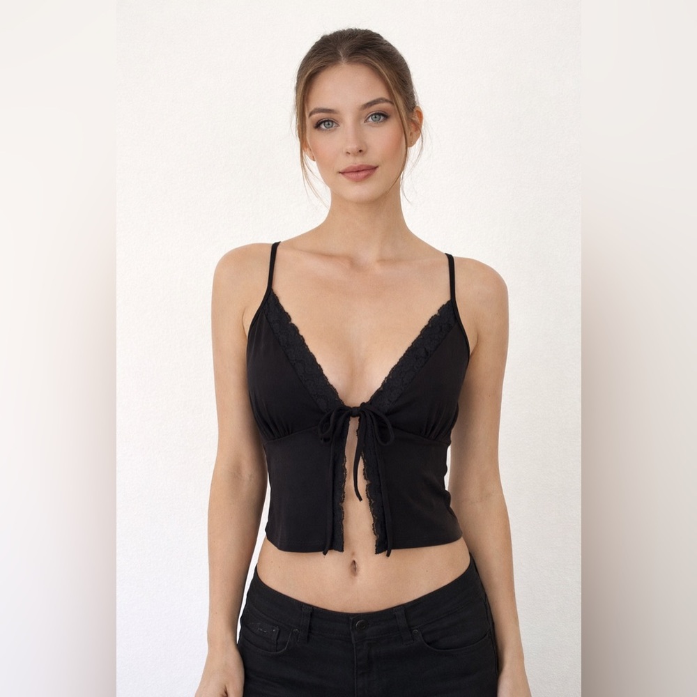 NWOT Women’s Black Lace Trim Crop Top